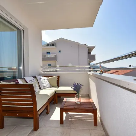 Ricca Seaview Апартаменты Макарска